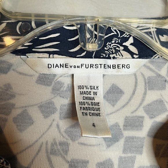 Diane Von Furstenberg silk patterned shift dress - Picture 4 of 5